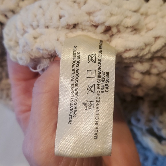 Simply Noelle Elegant Winter White w Tan Thread Detail Knit Shawl Scarf - Picture 9 of 9